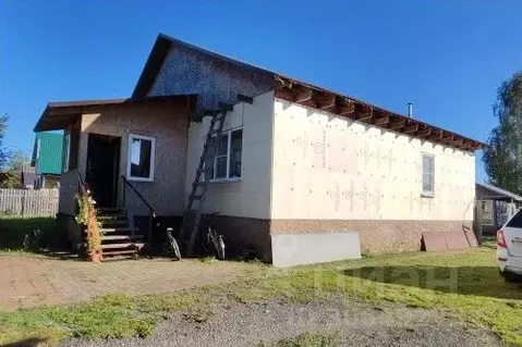 Дом в Новгородская область, Новгородский район, Ермолинское с/пос, д. ...