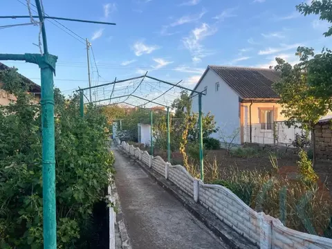 Дом в Крым, Сакский район, Суворовское с/пос, с. Каменоломня ул. ...