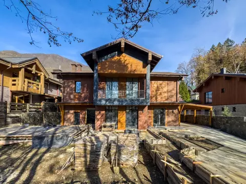 Дом в Краснодарский край, Сочи Красная Поляна пгт, ул. Мичурина, 18/2 ...