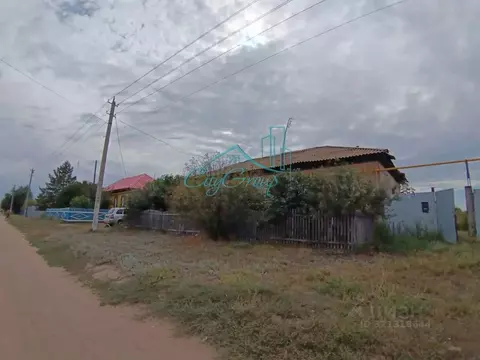 Дом в Оренбургская область, Новоорский район, Кумакский сельсовет, с. ...