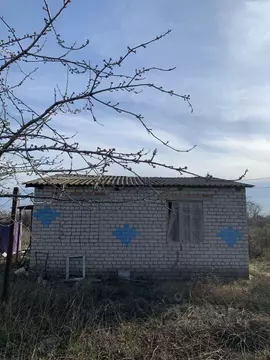 Дом в Волгоградская область, Дубовский район, Пичужинское с/пос, с. ...