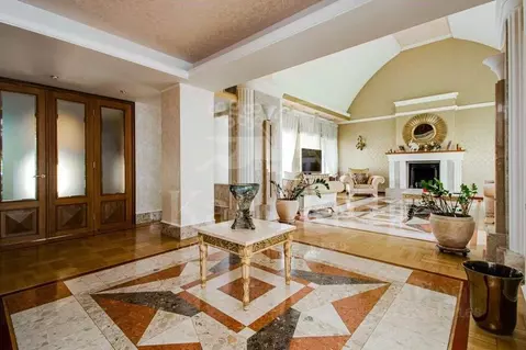 Дом в Московская область, Одинцовский городской округ, пос. Барвиха  ...