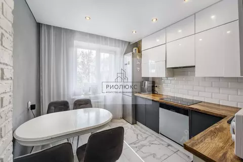 3-к кв. Челябинская область, Челябинск просп. Победы, 147 (66.8 м)