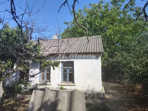 Дом в Крым, Симферопольский район, с. Мирное ул. Переселенческая (60 ...