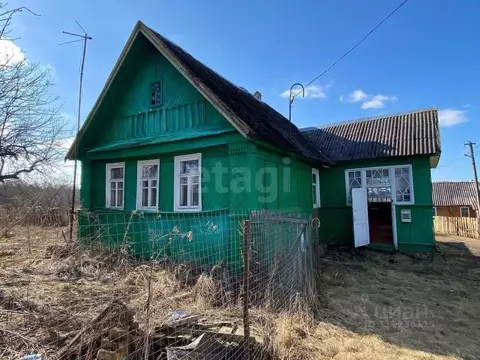 Дом в Псковская область, Дновский муниципальный округ, д. Скугры ул. ...