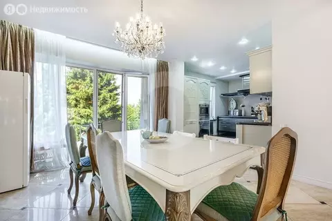 Дом в Одинцовский городской округ, КП Изумрудный век (592 м)