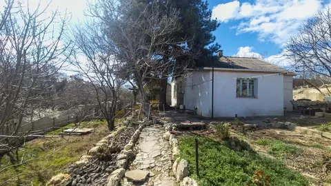 Участок в Севастополь ул. Адмирала Владимирского, 16 (7.7 сот.)