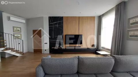 3-комнатная квартира: Омск, Сенная улица, 30 (162.8 м)