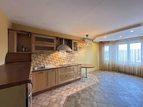 Продается 4-комнатная квартира