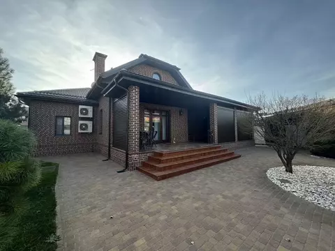 Дом в Краснодарский край, Краснодар ул. Взлетная, 5 (315 м)