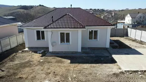 Дом в Крым, Симферопольский район, Добровское с/пос, с. Краснолесье ...