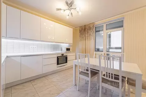 2-к кв. Свердловская область, Екатеринбург ул. Уральская, 75 (76.0 м)