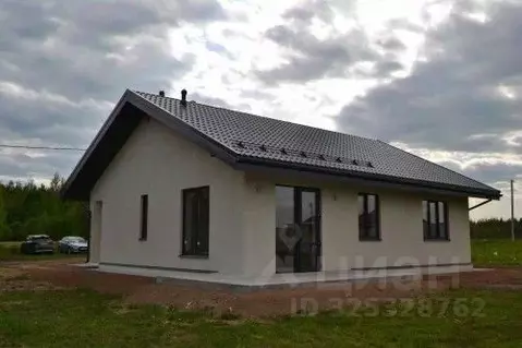 Дом в Новгородская область, Новгородский район, Ракомское с/пос, д. ...