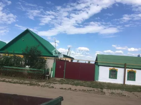 Дом в Оренбургская область, Новоорский район, Кумакский сельсовет, с. ...