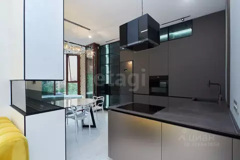 2-к кв. Тюменская область, Тюмень ул. Максима Горького, 53 (80.0 м)