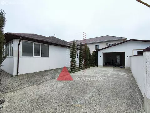 Дом в Заозёрное, улица Аллея Дружбы (140 м)