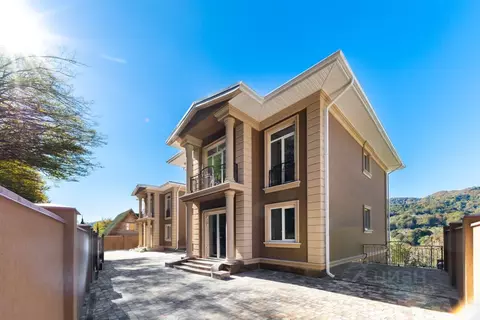 Дом в Краснодарский край, Сочи Краснодонская ул. (318 м)