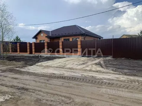 Дом в Тюменская область, Тюменский район, д. Есаулова ул. Гайдара, 13 ...