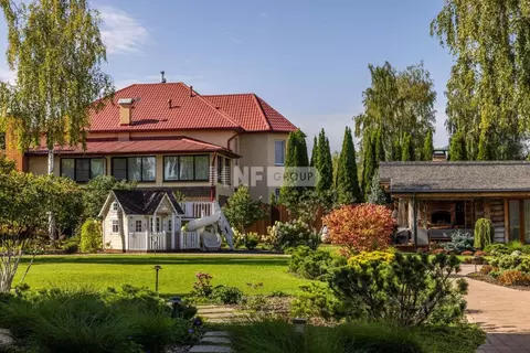 Коттедж в Москва д. Уварово,  (550 м)