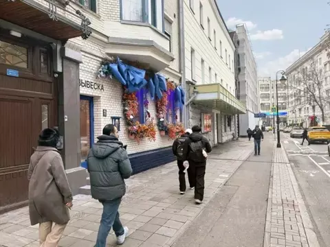 Торговая площадь в Москва Малая Бронная ул., 4 (97 м)