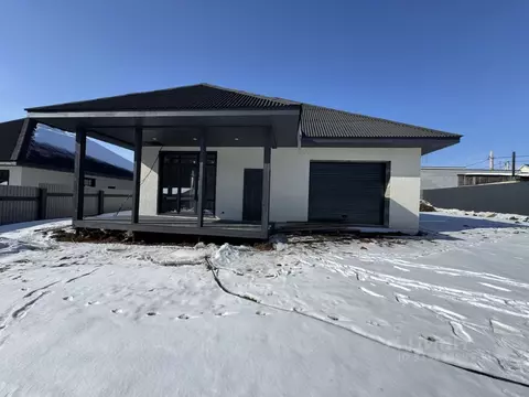 Дом в Иркутская область, Иркутский муниципальный округ, с. Пивовариха ...