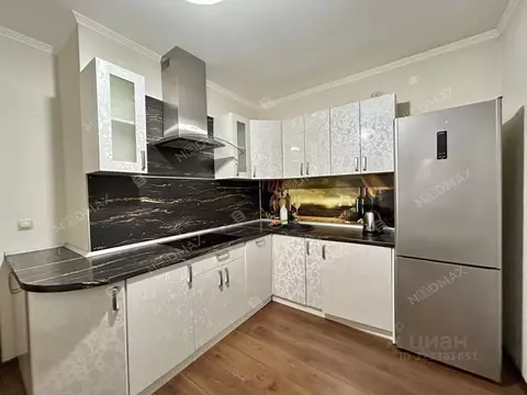 3-к кв. Санкт-Петербург Лабораторный просп., 20к3 (82.0 м)