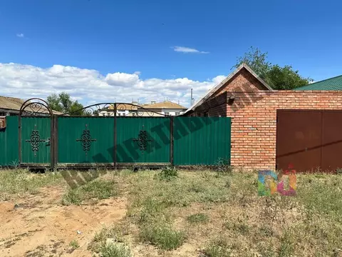 Дом в Калмыкия, Целинный район, с. Троицкое Физкультурная ул., 3А (53 ...