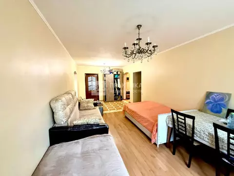 Продается 4-комнатная квартира