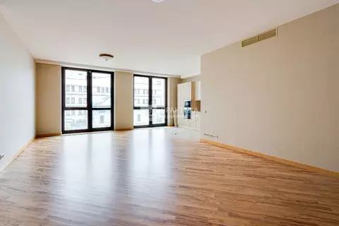 Продается 4-комнатная квартира