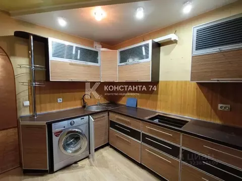 3-к кв. Челябинская область, Челябинск Салютная ул., 10 (92.3 м)