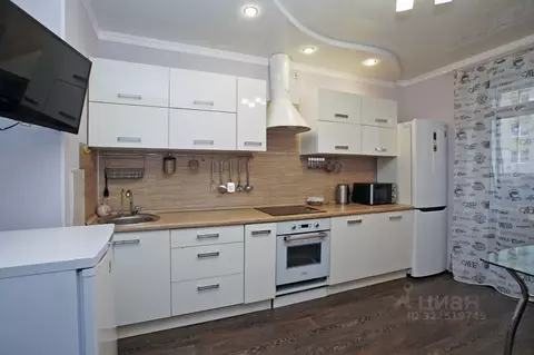 2-к кв. Омская область, Омск Звездная ул., 10 (81.8 м)