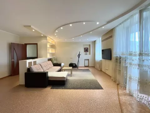 3-к кв. Омская область, Омск Омская ул., 107 (102.7 м)