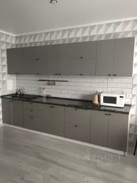 1-к кв. Тюменская область, Тюмень ул. Парада Победы, 7 (45.0 м)