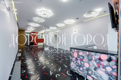 Торговая площадь (82 м)