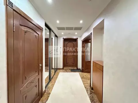 Продается 4-комнатная квартира