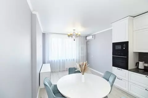 2-к кв. Тюменская область, Тюмень ул. Тимофея Чаркова, 81к1 (55.8 м)