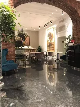 Торговая площадь в Санкт-Петербург Большая Конюшенная ул., 12 (142 м)