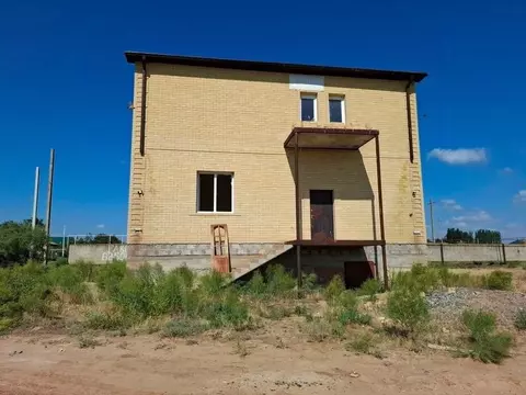 Дом в Астраханская область, с. Икряное ул. 70 лет Октября, 2литЗ (230 ...