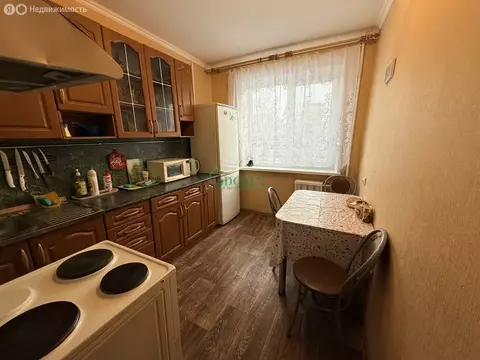 2-комнатная квартира: Тобольск, 8-й микрорайон, 14 (50 м)