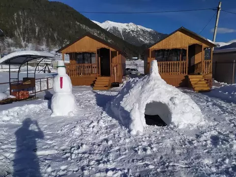 Дом в Карачаево-Черкесия, Зеленчукский район, с. Архыз ул. Курджиева, ...