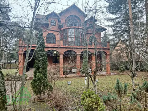 Дом в посёлок городского типа Малаховка, улица Добролюбова, 16 (440 м)