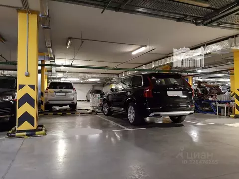 Гараж в Москва ул. Кашенкин Луг, 8к1с1 (15 м)