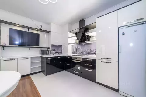 2-к кв. Тюменская область, Тюмень ул. Тимофея Чаркова, 79 (64.0 м)