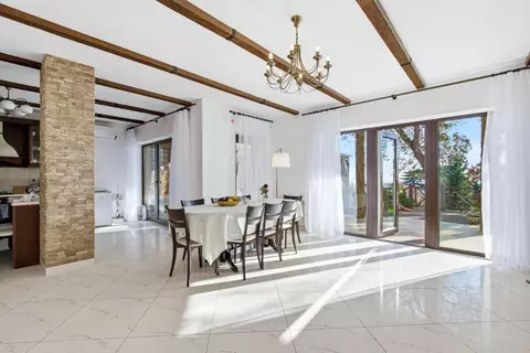 Дом в Крым, Ялта муниципальный округ, Отрадное пгт ш. Дражинского (330 ...