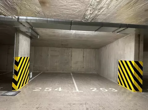 Гараж в Санкт-Петербург Лиственная ул., 20к2 (27 м)