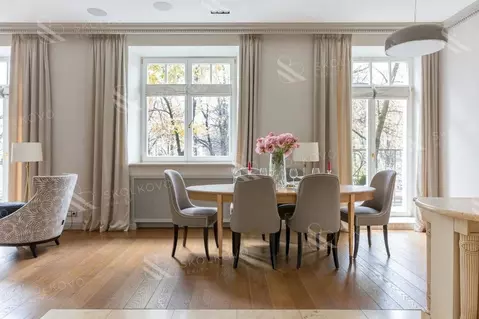 4-к кв. Москва Малая Бронная ул., 36 (135.2 м)