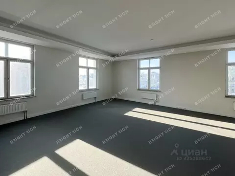 Офис в Санкт-Петербург Невский просп., 68а (445 м)