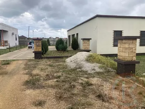 Дом в Крым, Сакский район, с. Уютное  (257 м)