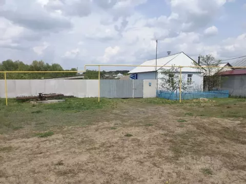 Дом в Воронежская область, Лискинский район, Петропавловское с/пос, с. ...