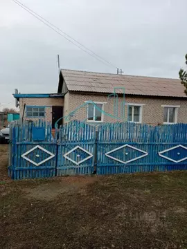 Дом в Оренбургская область, Ясненский муниципальный округ, с. ...